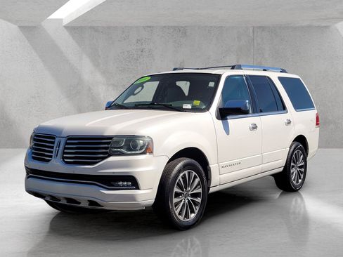 Used 2016 Lincoln Navigator Select RWD image 9