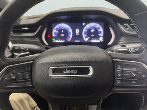 Used 2023 Jeep Grand Cherokee Limited image 15