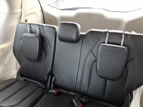 Used 2024 Chrysler Pacifica Touring-L FWD image 22