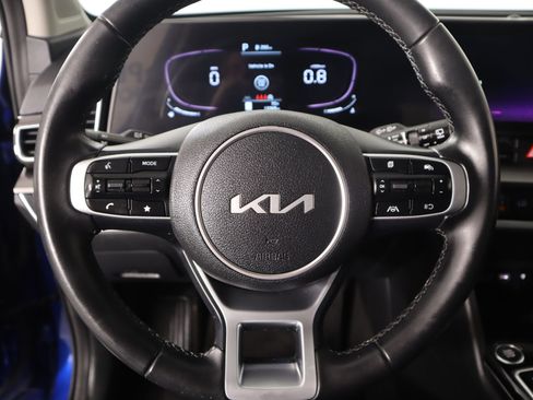 Used 2023 Kia Sportage EX image 3