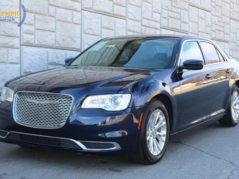 Used 2017 Chrysler 300 Limited image 1