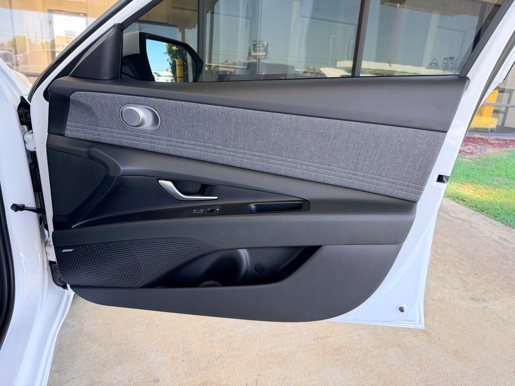 Used 2025 Hyundai Elantra Limited FWD image 37