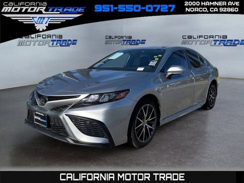 Used 2022 Toyota Camry SE image 1