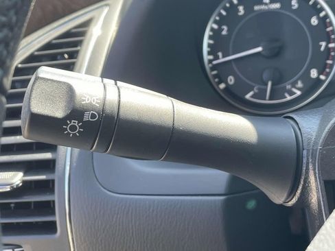 Used 2023 Nissan Armada SL w/ Captain's Chairs Package image 25