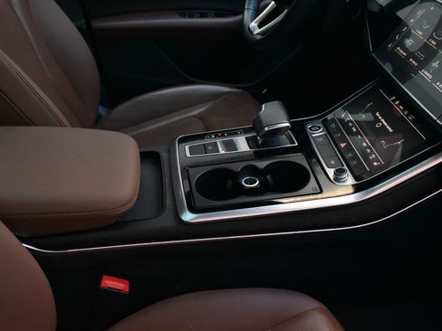 Used 2021 Audi Q8 Premium Plus image 24