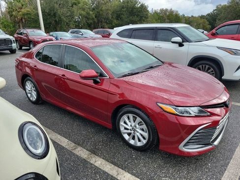 Used 2022 Toyota Camry LE image 3