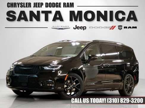 New 2026 Chrysler Pacifica Limited w/ S Appearance Package image 1