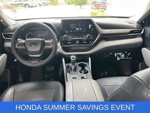 Used 2023 Toyota Highlander LE FWD image 10