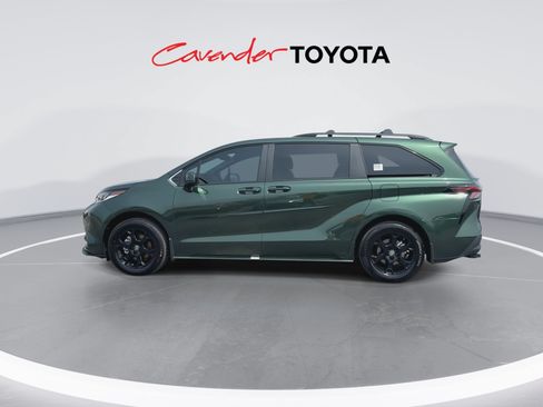 Certified 2025 Toyota Sienna XLE Woodland Edition AWD/4WD image 5