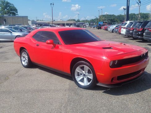 Used 2023 Dodge Challenger SXT RWD image 5