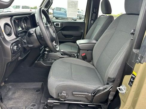 Used 2025 Jeep Wrangler Sport AWD/4WD image 11