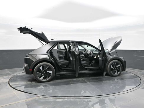 New 2025 Hyundai Ioniq 5 SE image 29
