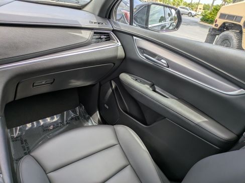 Certified 2023 Cadillac XT5 Luxury FWD image 15