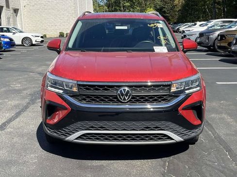 Used 2022 Volkswagen Taos SE w/ Panoramic Sunroof Package image 9