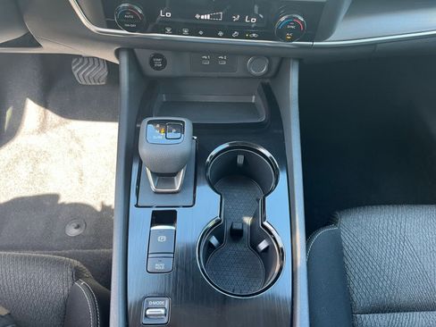 Used 2025 Nissan Rogue SV image 43