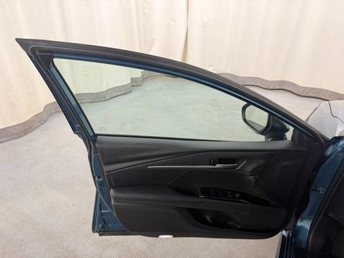 Used 2025 Toyota Camry XSE FWD image 11