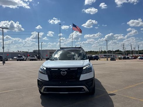 Used 2025 Nissan Pathfinder Rock Creek AWD/4WD image 6