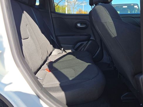 Used 2023 Jeep Renegade Latitude image 9