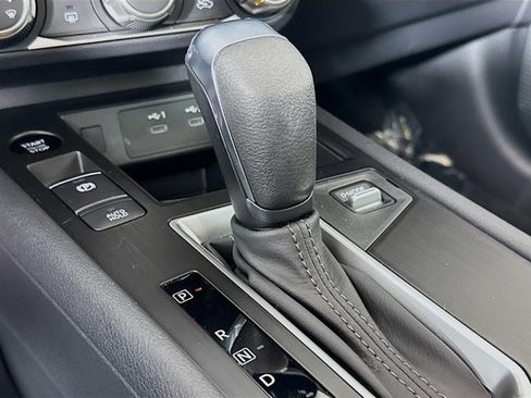 Certified 2025 Nissan Kicks SV w/ Illumination Package image 17