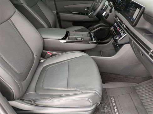 Certified 2025 Hyundai Tucson Limited image 22