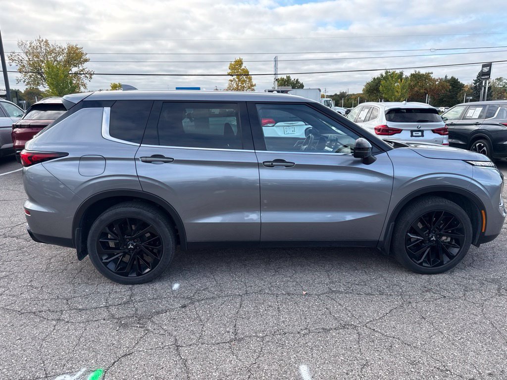 Used 2023 Mitsubishi Outlander SE Black Edition AWD/4WD image 4