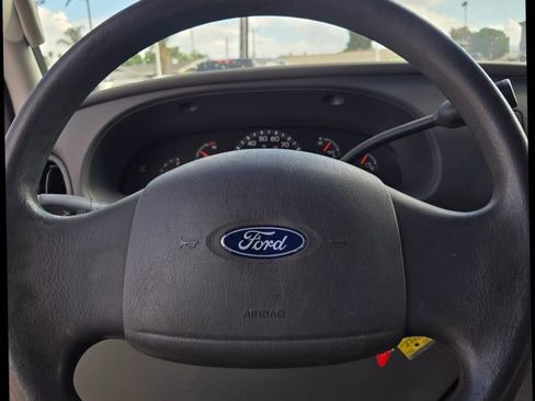 Used 2003 Ford E-150 and Econoline 150 image 9
