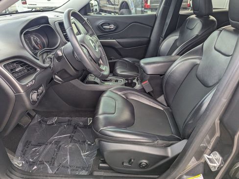 Used 2019 Jeep Cherokee Latitude Plus image 22