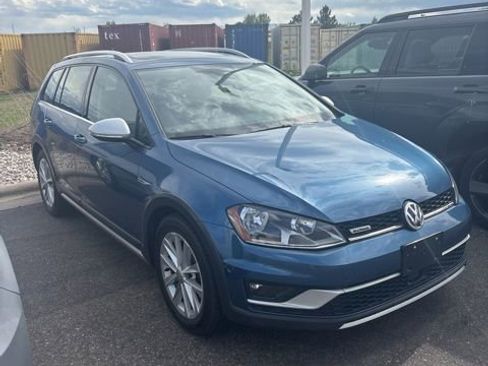 Used 2017 Volkswagen Golf Alltrack SE AWD/4WD image 2
