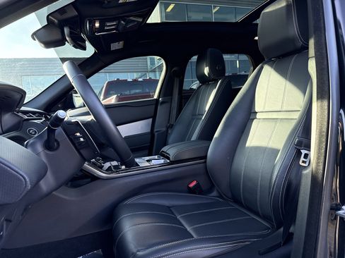 Used 2023 Land Rover Range Rover Velar R-Dynamic S image 12