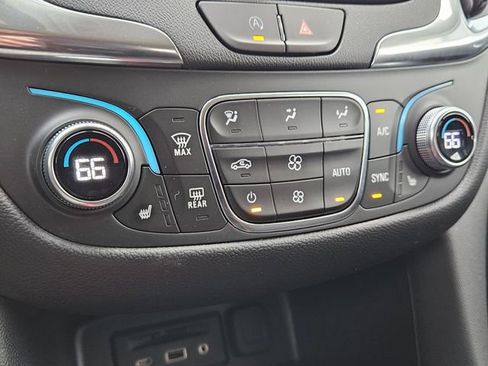 Used 2022 Chevrolet Equinox LT image 18