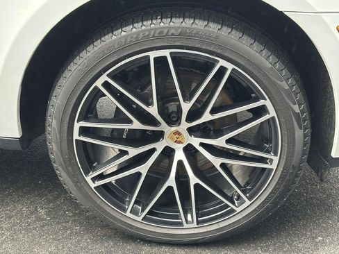 Certified 2025 Porsche Macan Turbo AWD/4WD image 10