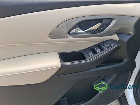 Used 2023 Chevrolet Traverse LT FWD image 13