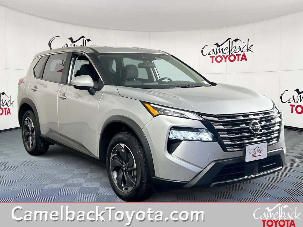 Used 2025 Nissan Rogue SV FWD image 1