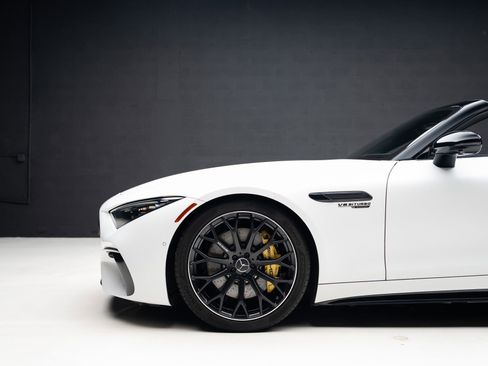 Used 2022 Mercedes-Benz SL 63 AMG 4MATIC image 22