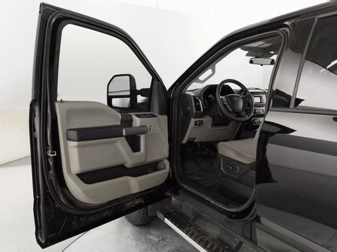 Used 2017 Ford F250 XLT w/ Snow Plow Prep Package image 10