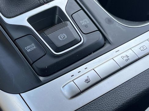 Used 2023 Kia Carnival LX FWD image 30