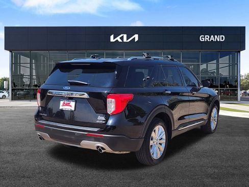 Used 2022 Ford Explorer Limited w/ Equipment Group 301A image 5