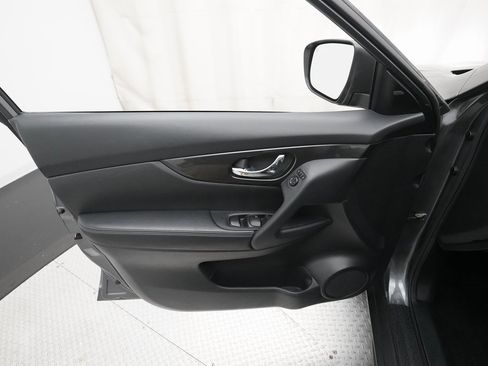 Used 2020 Nissan Rogue SV image 27