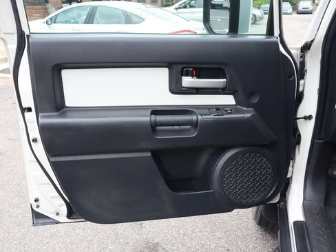 Used 2010 Toyota FJ Cruiser 4WD image 7