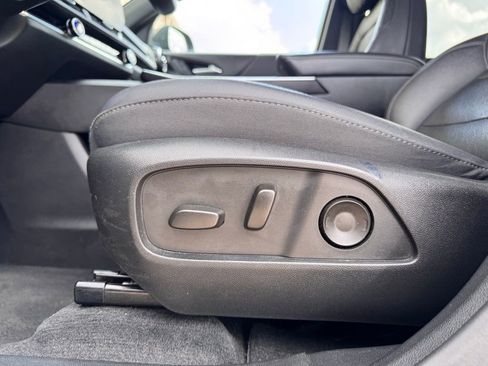 Used 2025 Chevrolet Equinox LT w/ Convenience Package II image 8