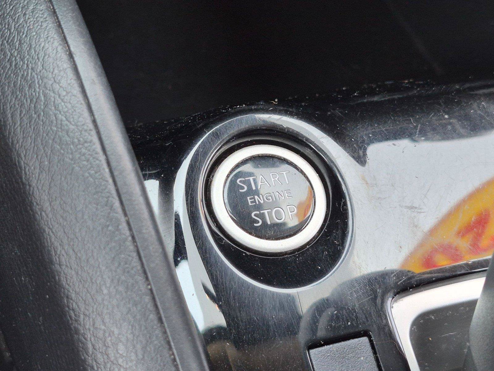 Used 2020 Nissan Versa S FWD image 30