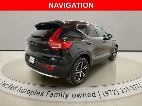 Used 2025 Volvo XC40 B5 Core image 4