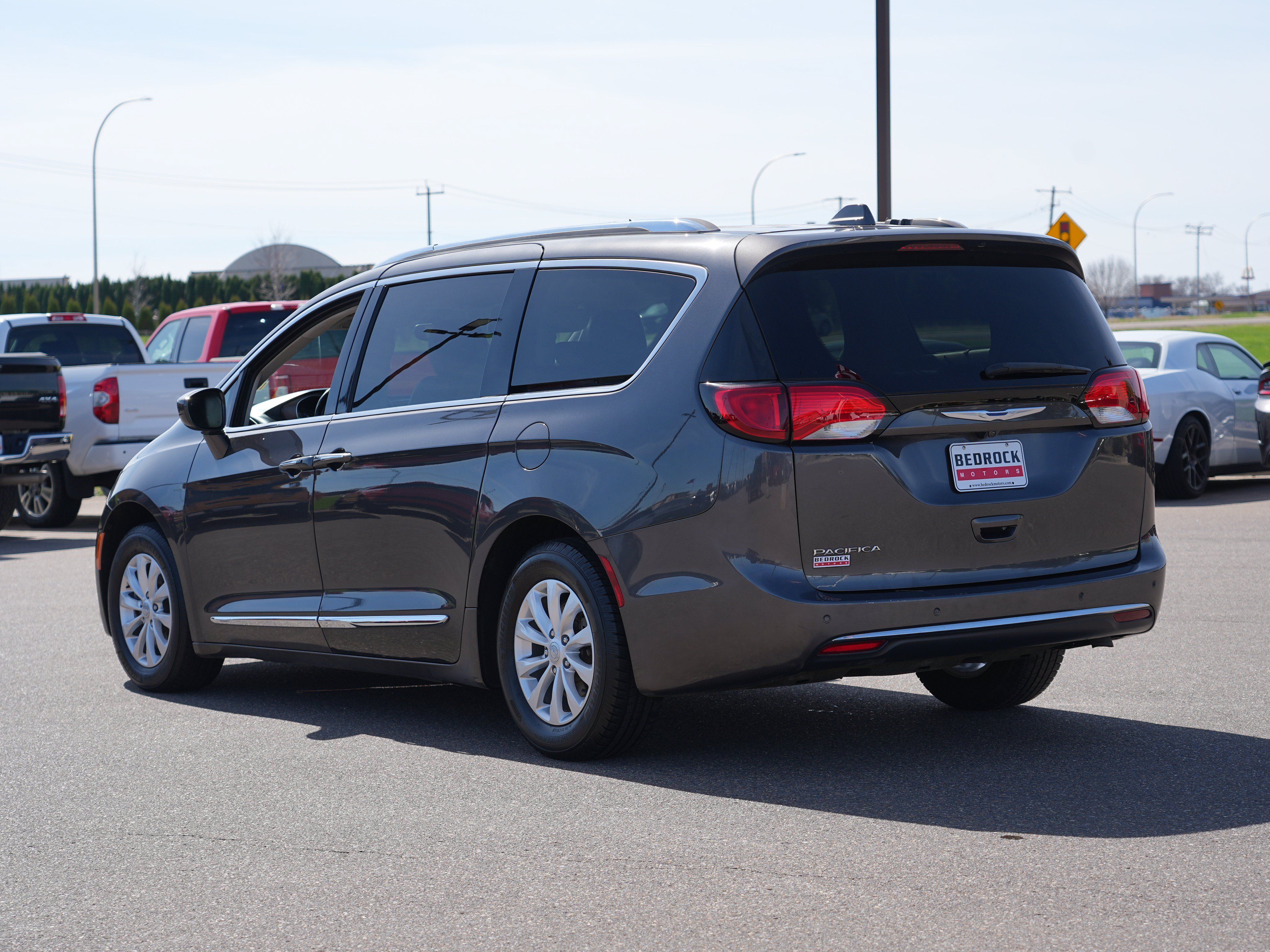Used 2018 Chrysler Pacifica Touring-L w/ Premium Audio Group FWD image 5