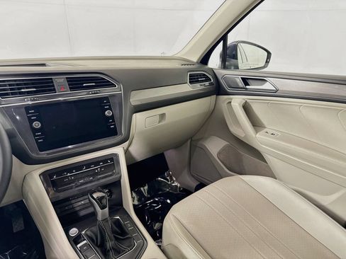 Certified 2024 Volkswagen Tiguan SE AWD/4WD image 22