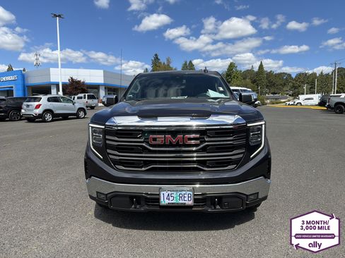 Used 2023 GMC Sierra 1500 SLT w/ SLT Premium Package RWD image 8
