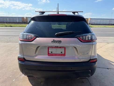 Used 2019 Jeep Cherokee Latitude Plus w/ Comfort/Convenience Group FWD image 31