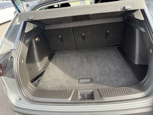 Used 2025 Chevrolet Trax LT w/ LT Convenience Package image 32