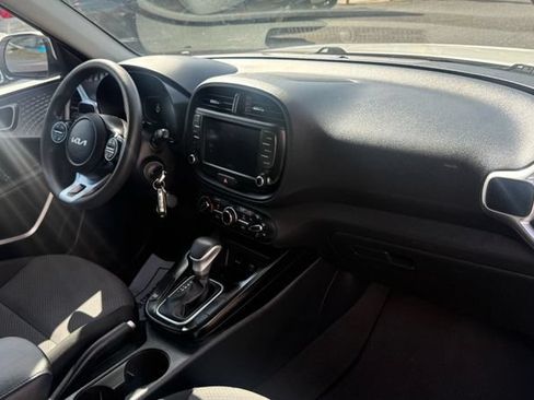 Used 2023 Kia Soul LX w/ LX Technology Package FWD image 49