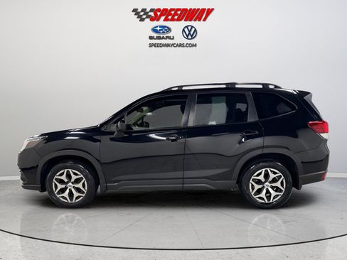 Used 2023 Subaru Forester Premium image 4