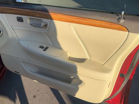 Used 2008 Cadillac DTS Performance w/ Platinum Edition image 19